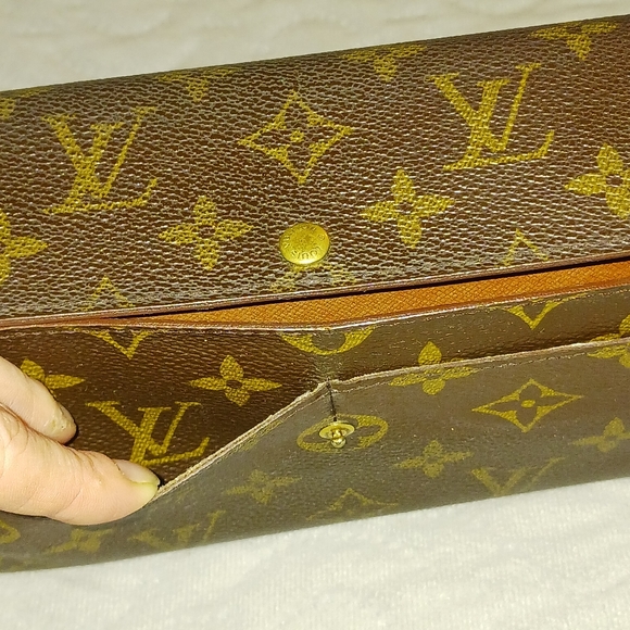 Vintage Louis Vuitton Wallet - Picture 8 of 15